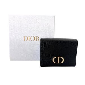 CDCW34: Christian Dior CD Logo Compact Wallet – Black Grained Leather